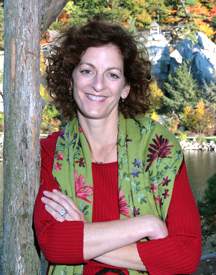 Headshot of Linda Booth Sweeney, a systems thinking educator and author